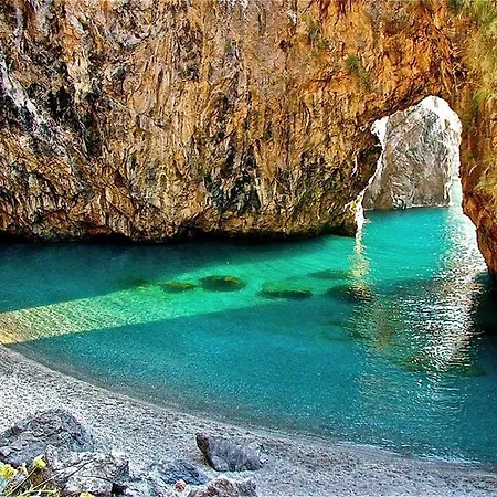 Paradiso فندق 3*